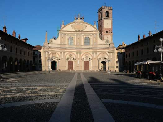 Visita guidata e guide turistiche aVigevano: il Duomo di Vigevano Visita guidata e guide turistiche aVigevano: il Duomo di Vigevano