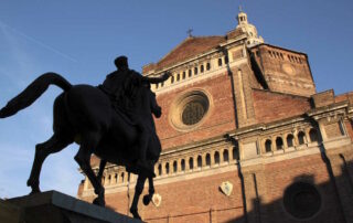 Visita guidata e guide turistiche Pavia: statua del Regisole e facciata del Duomo di Pavia