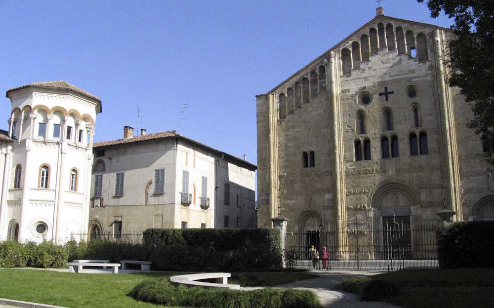 Visita guidata e guide turistiche Pavia: visita a San Michele, facciata Visita guidata e guide turistiche Pavia: visita a San Michele, facciata
