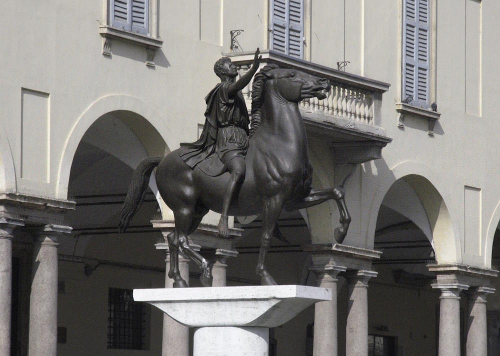 Visite guidate e guide turistiche a Pavia: la statua del Regisole Visite guidate e guide turistiche a Pavia: la statua del Regisole
